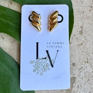 Vintage Gold Tone Ribbed Spiral Stud Earrings – Retro Statement